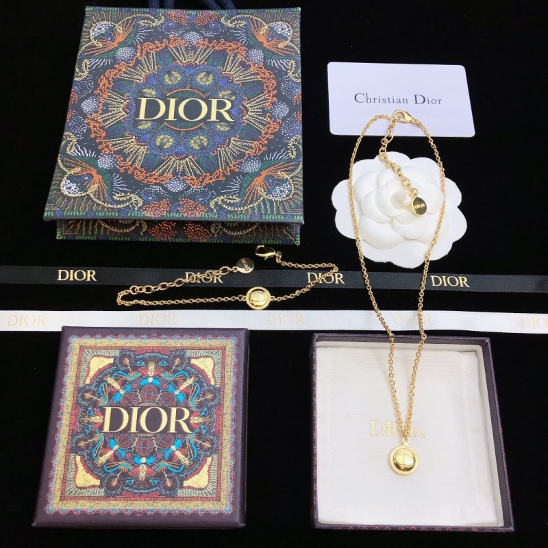 chr1st1an D10r necklaces